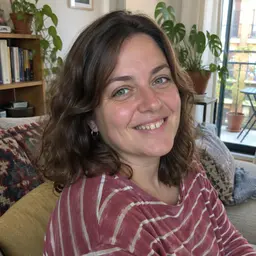 Lucía María de la Cruz-Fernández